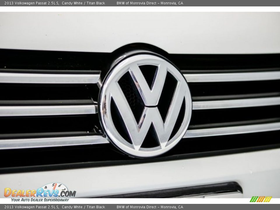 2013 Volkswagen Passat 2.5L S Candy White / Titan Black Photo #29