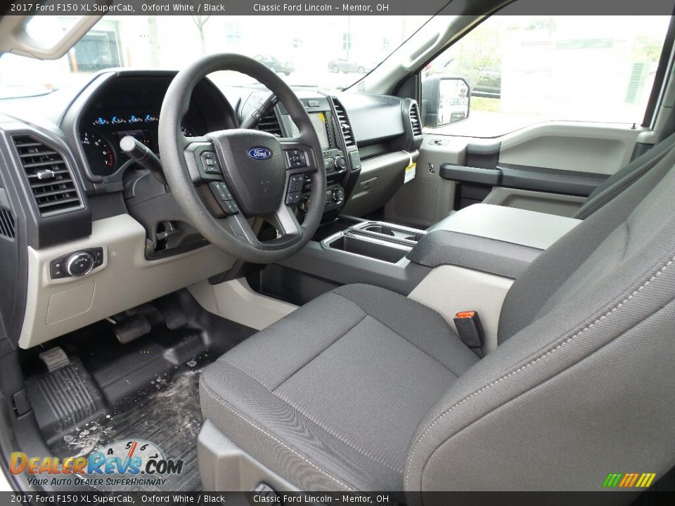 Front Seat of 2017 Ford F150 XL SuperCab Photo #6