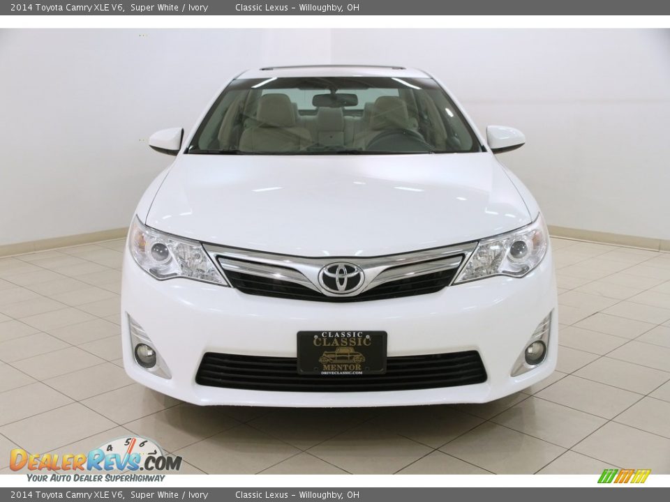 2014 Toyota Camry XLE V6 Super White / Ivory Photo #2