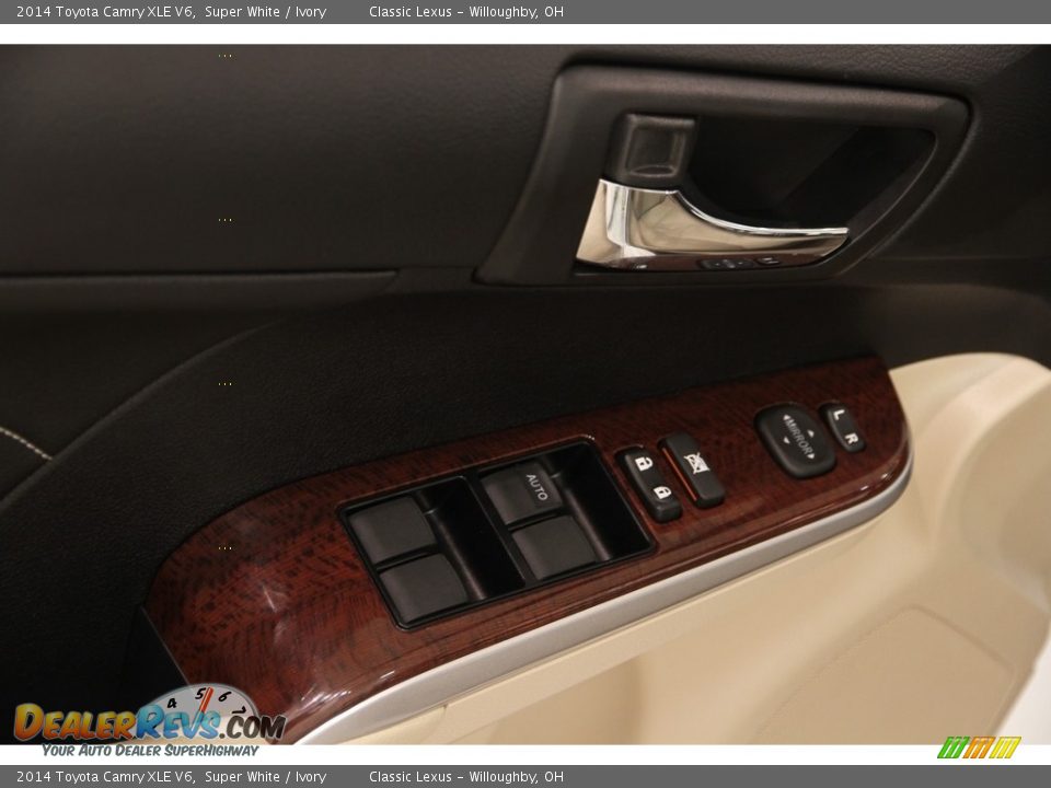 2014 Toyota Camry XLE V6 Super White / Ivory Photo #5