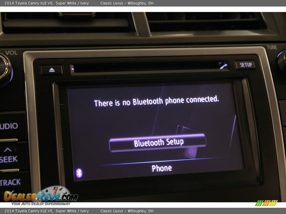 2014 Toyota Camry XLE V6 Super White / Ivory Photo #11