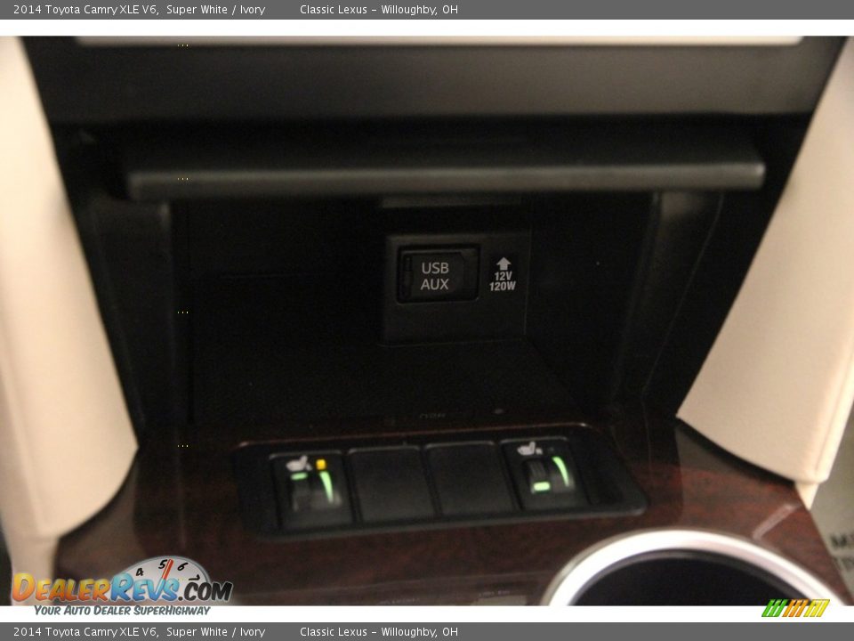 2014 Toyota Camry XLE V6 Super White / Ivory Photo #14