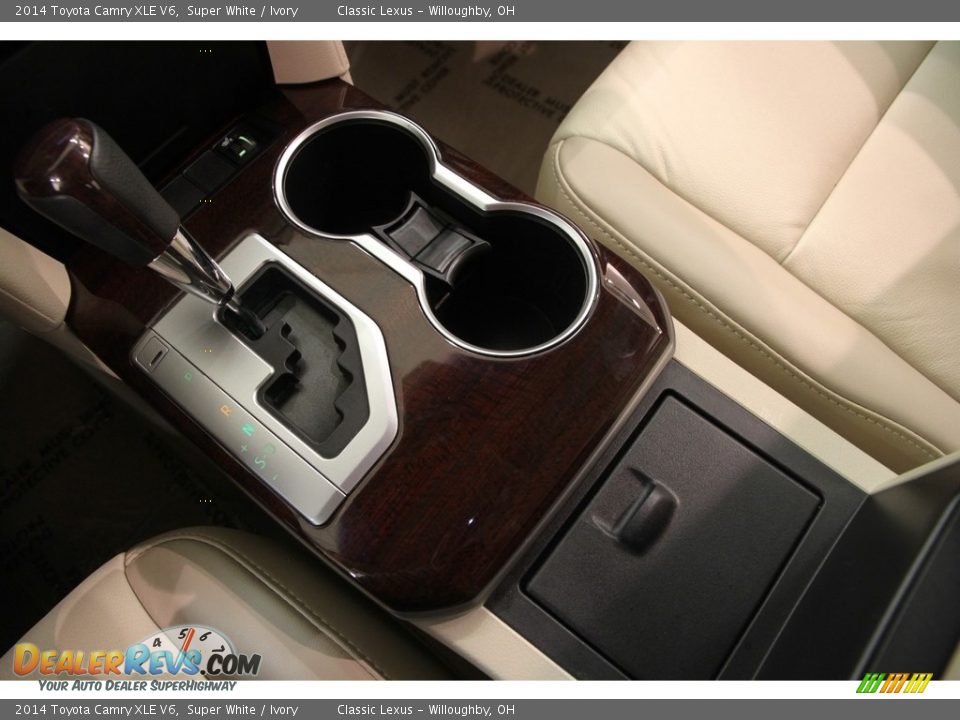 2014 Toyota Camry XLE V6 Super White / Ivory Photo #15