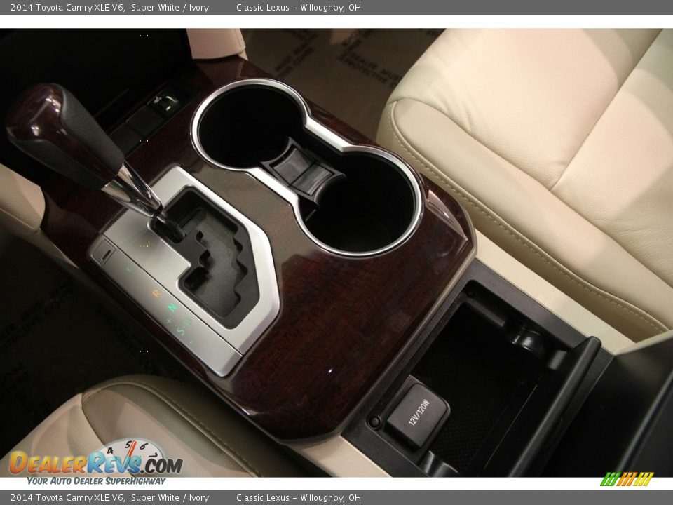 2014 Toyota Camry XLE V6 Super White / Ivory Photo #16