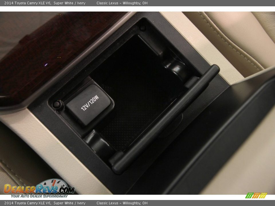 2014 Toyota Camry XLE V6 Super White / Ivory Photo #17