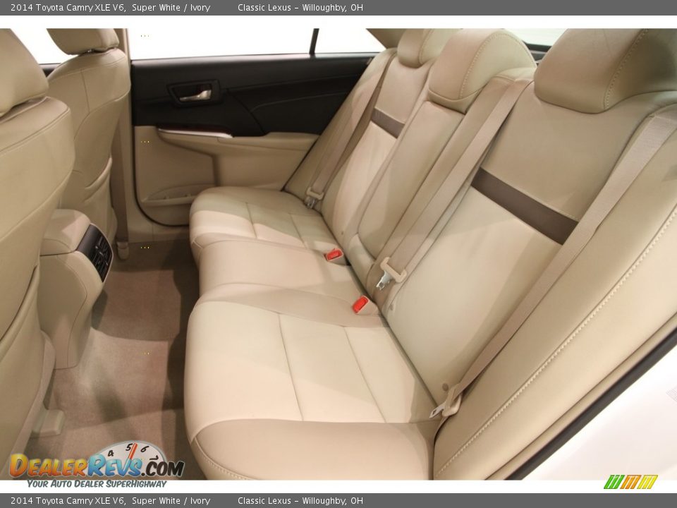 2014 Toyota Camry XLE V6 Super White / Ivory Photo #20