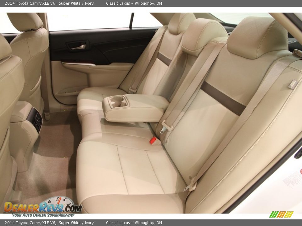 2014 Toyota Camry XLE V6 Super White / Ivory Photo #21