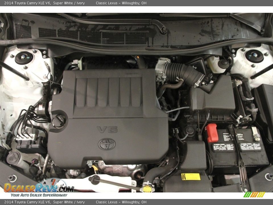 2014 Toyota Camry XLE V6 Super White / Ivory Photo #23
