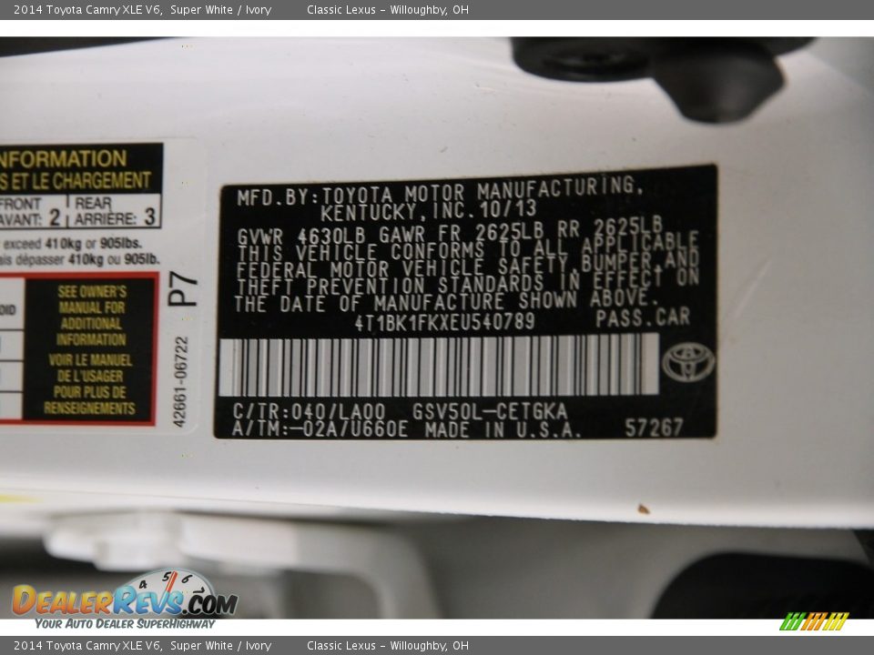 2014 Toyota Camry XLE V6 Super White / Ivory Photo #24