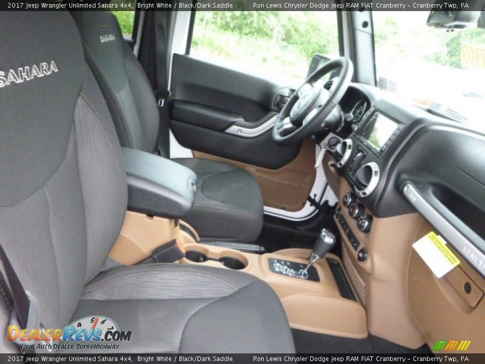 2017 Jeep Wrangler Unlimited Sahara 4x4 Bright White / Black/Dark Saddle Photo #10