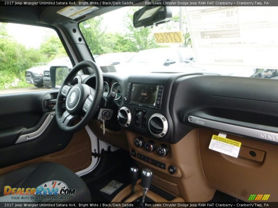 2017 Jeep Wrangler Unlimited Sahara 4x4 Bright White / Black/Dark Saddle Photo #11