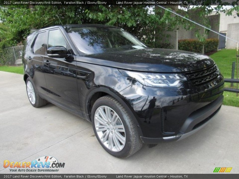 Front 3/4 View of 2017 Land Rover Discovery First Edition Photo #2