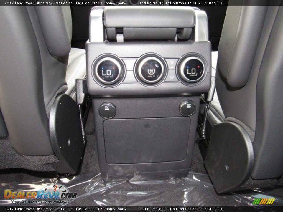 Controls of 2017 Land Rover Discovery First Edition Photo #15