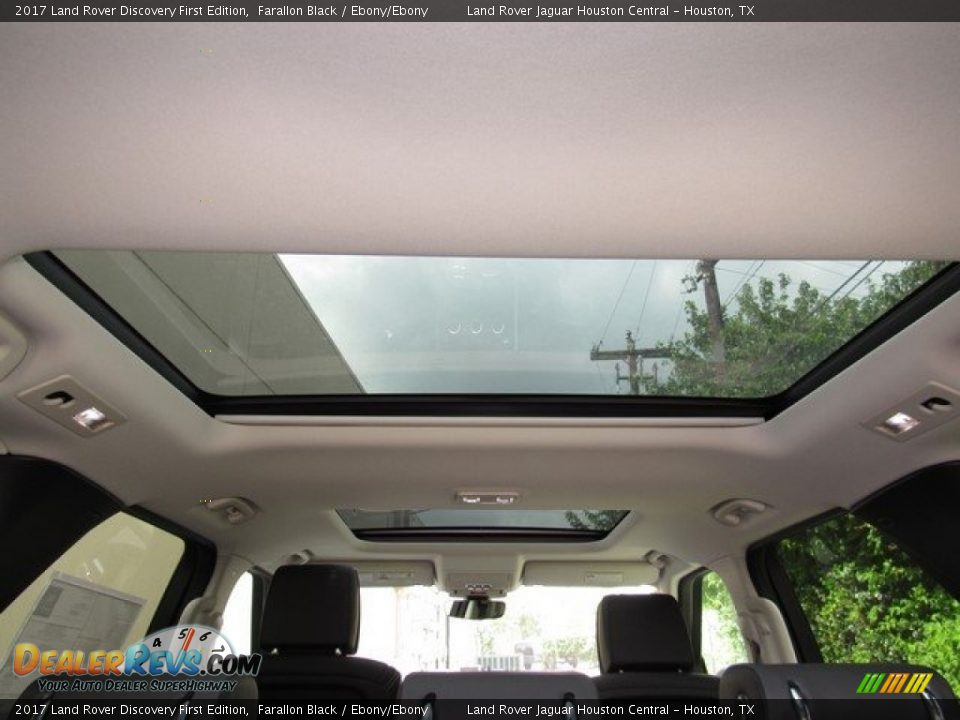 Sunroof of 2017 Land Rover Discovery First Edition Photo #17