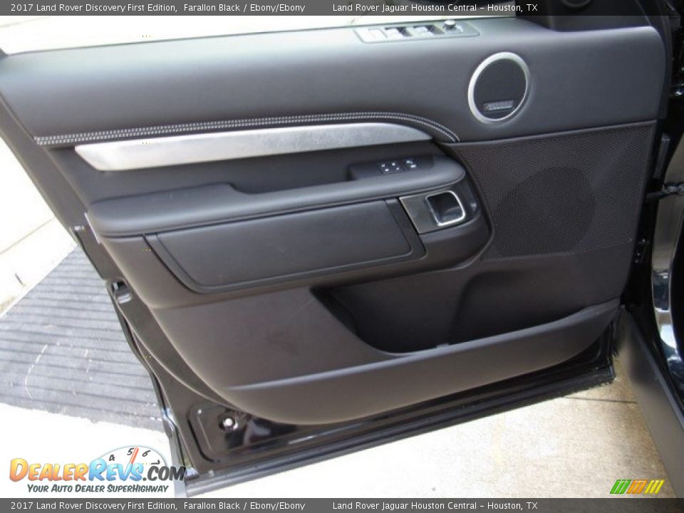 Door Panel of 2017 Land Rover Discovery First Edition Photo #18