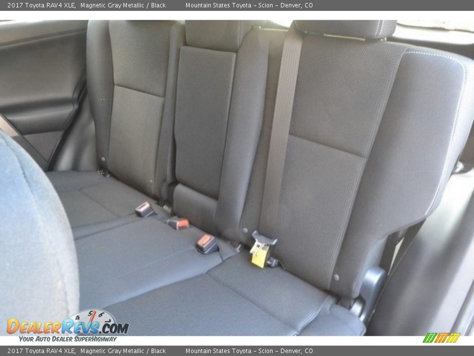 2017 Toyota RAV4 XLE Magnetic Gray Metallic / Black Photo #7