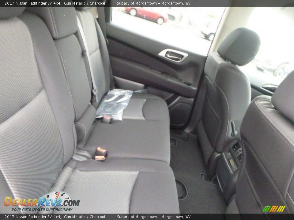 2017 Nissan Pathfinder SV 4x4 Gun Metallic / Charcoal Photo #6