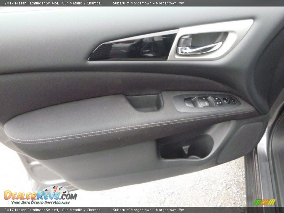 2017 Nissan Pathfinder SV 4x4 Gun Metallic / Charcoal Photo #14