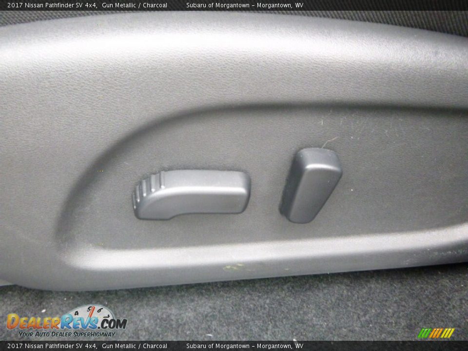 2017 Nissan Pathfinder SV 4x4 Gun Metallic / Charcoal Photo #17