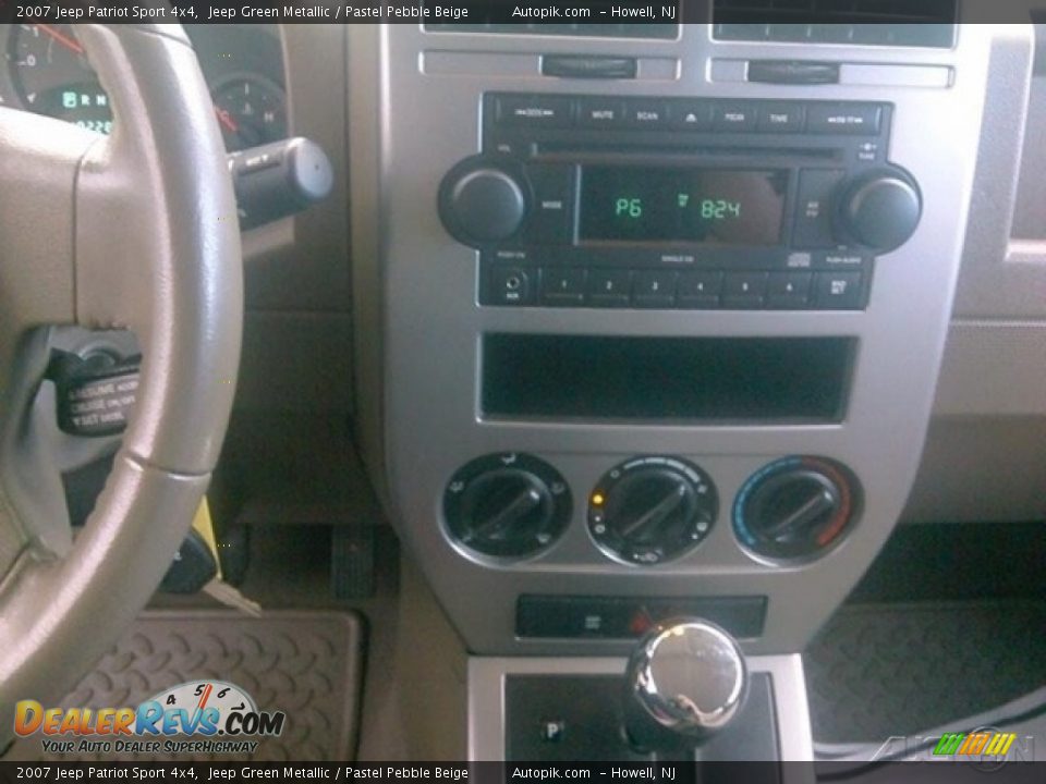 2007 Jeep Patriot Sport 4x4 Jeep Green Metallic / Pastel Pebble Beige Photo #4