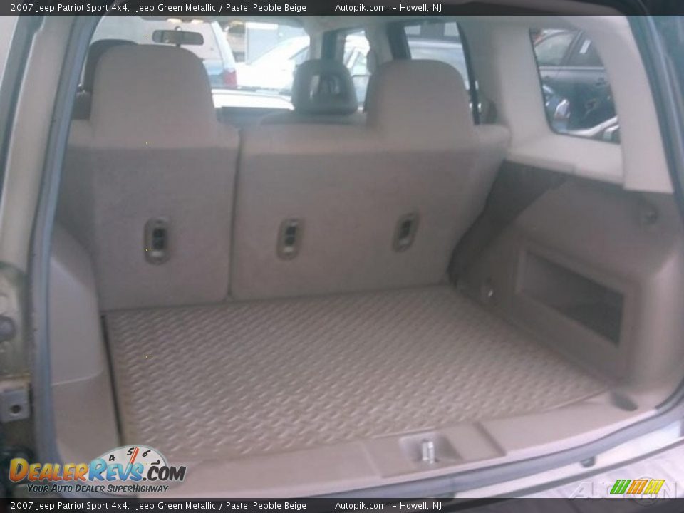 2007 Jeep Patriot Sport 4x4 Jeep Green Metallic / Pastel Pebble Beige Photo #5