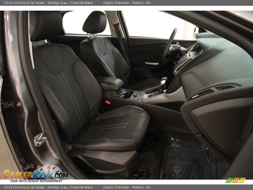 2014 Ford Focus SE Sedan Sterling Gray / Charcoal Black Photo #16
