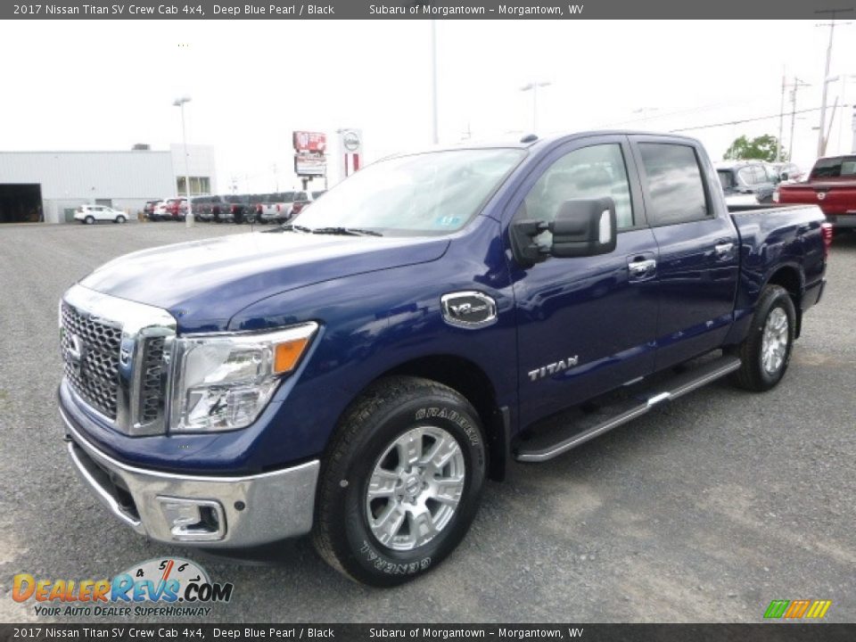 Front 3/4 View of 2017 Nissan Titan SV Crew Cab 4x4 Photo #12