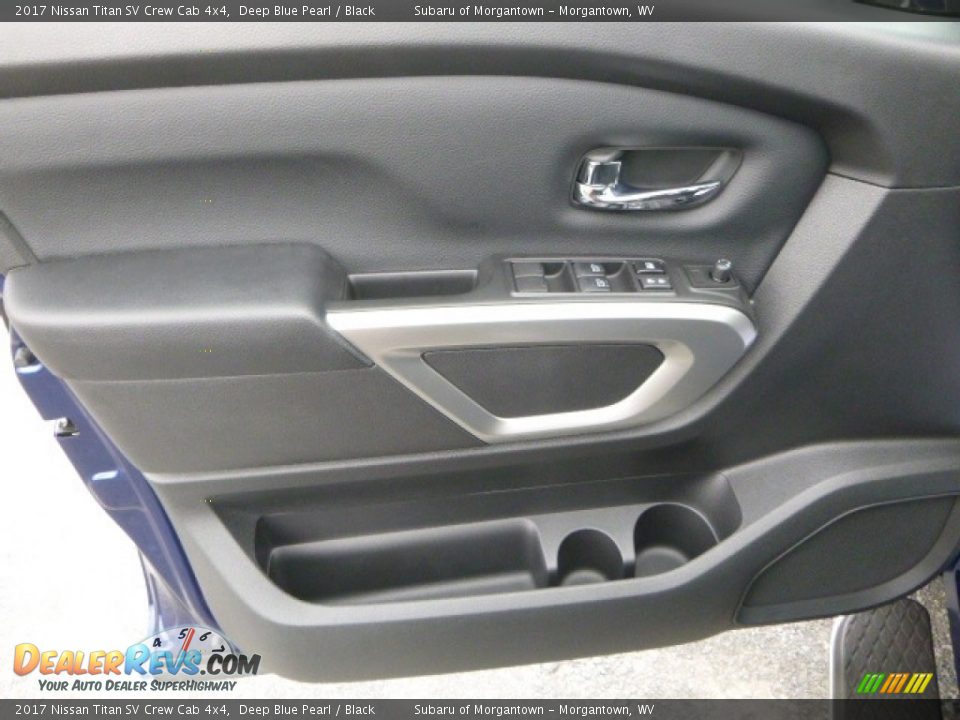 2017 Nissan Titan SV Crew Cab 4x4 Deep Blue Pearl / Black Photo #15
