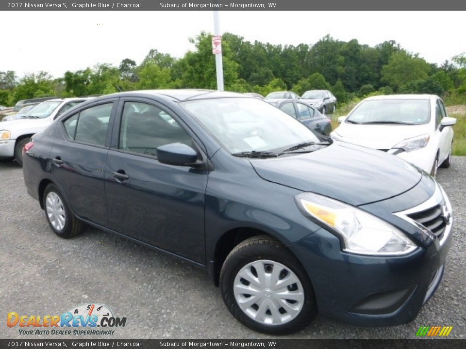 Front 3/4 View of 2017 Nissan Versa S Photo #1