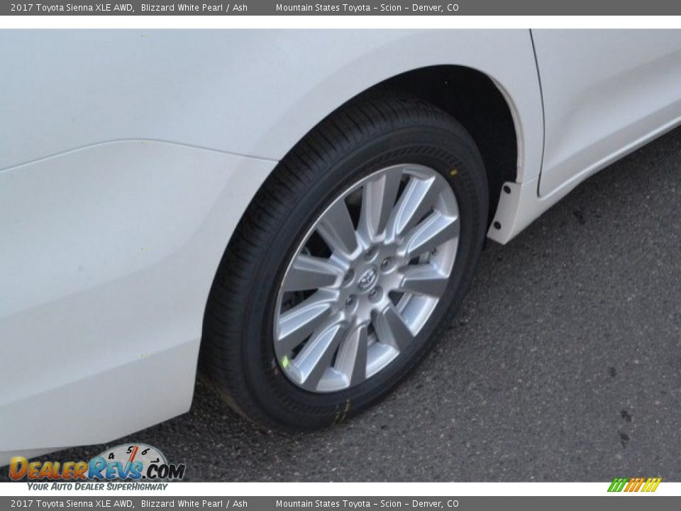 2017 Toyota Sienna XLE AWD Blizzard White Pearl / Ash Photo #10