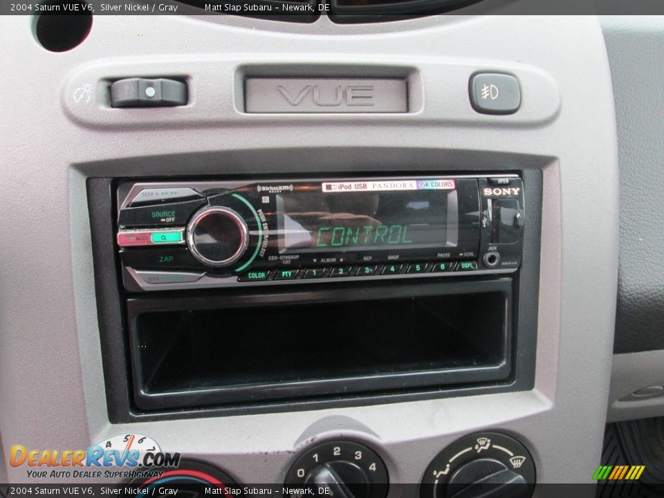2004 Saturn VUE V6 Silver Nickel / Gray Photo #18