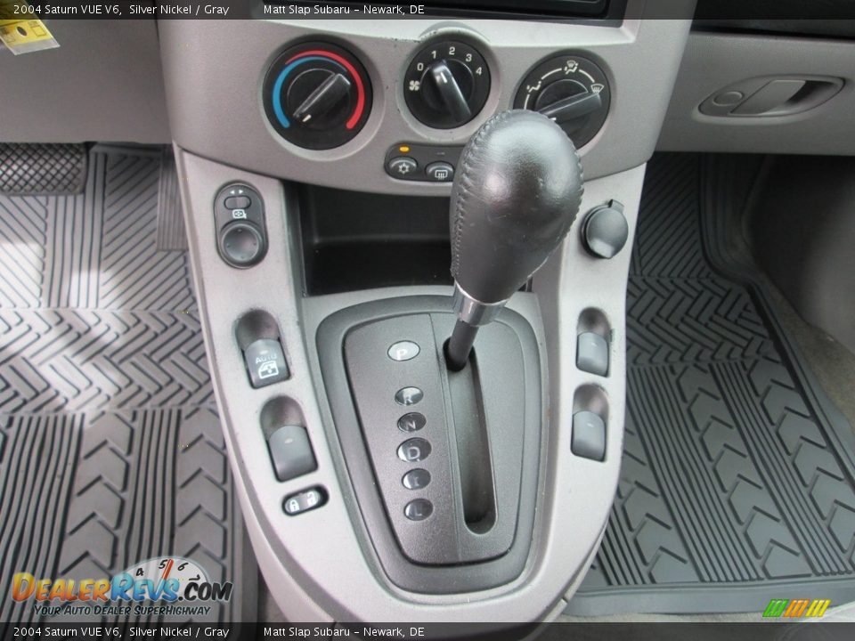 2004 Saturn VUE V6 Silver Nickel / Gray Photo #19