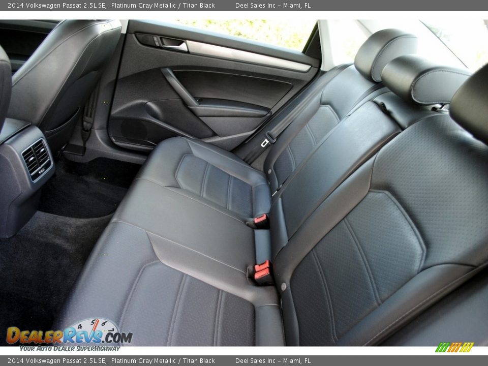 2014 Volkswagen Passat 2.5L SE Platinum Gray Metallic / Titan Black Photo #9