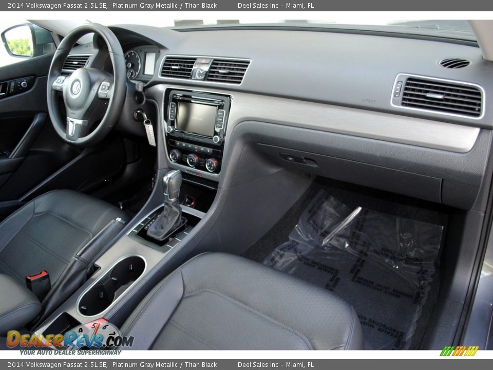 2014 Volkswagen Passat 2.5L SE Platinum Gray Metallic / Titan Black Photo #16