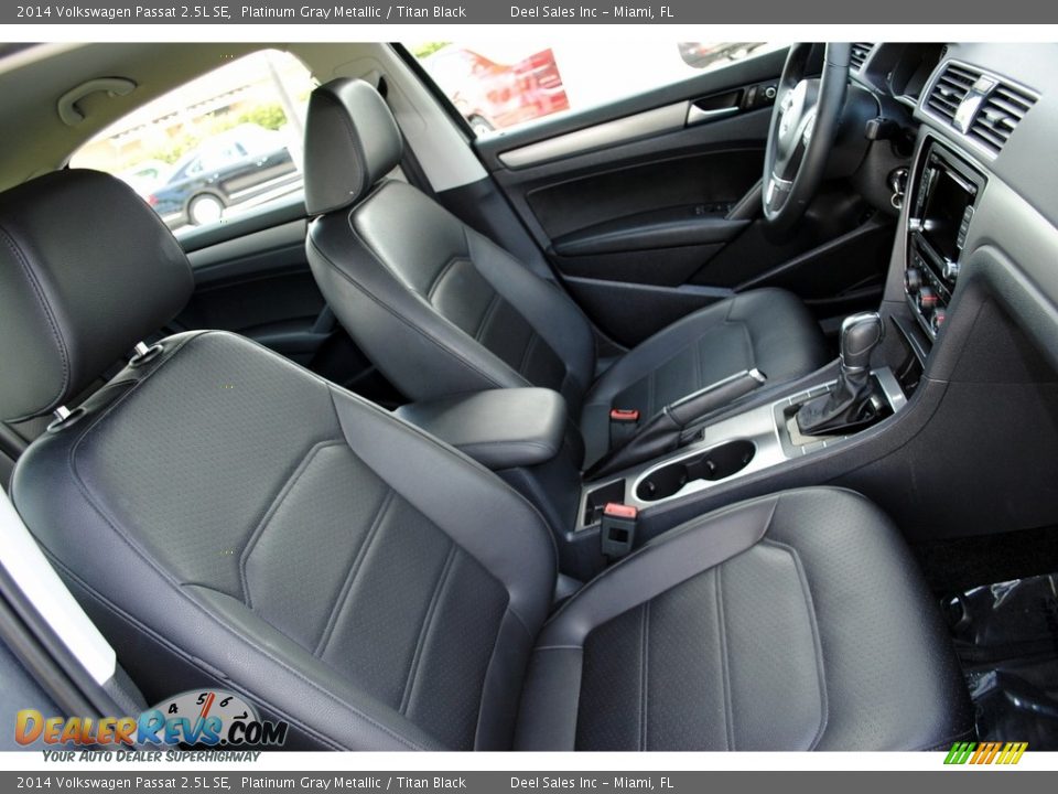 2014 Volkswagen Passat 2.5L SE Platinum Gray Metallic / Titan Black Photo #17