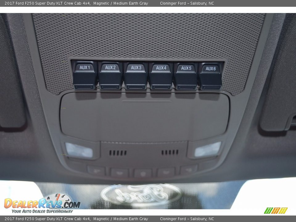 2017 Ford F250 Super Duty XLT Crew Cab 4x4 Magnetic / Medium Earth Gray Photo #19