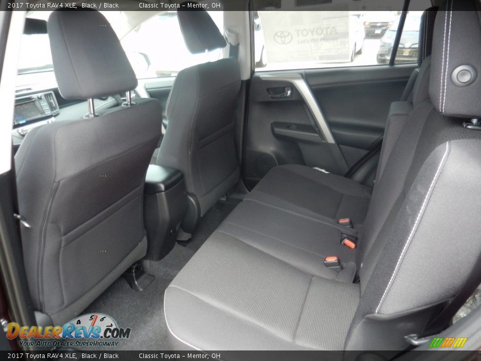 2017 Toyota RAV4 XLE Black / Black Photo #5