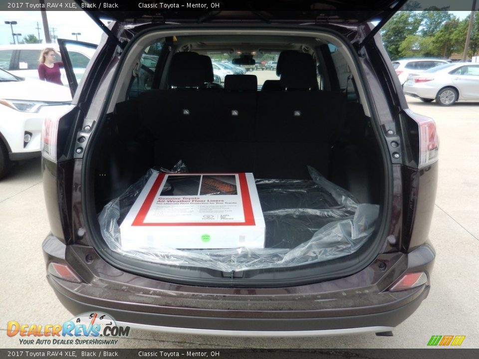 2017 Toyota RAV4 XLE Black / Black Photo #6