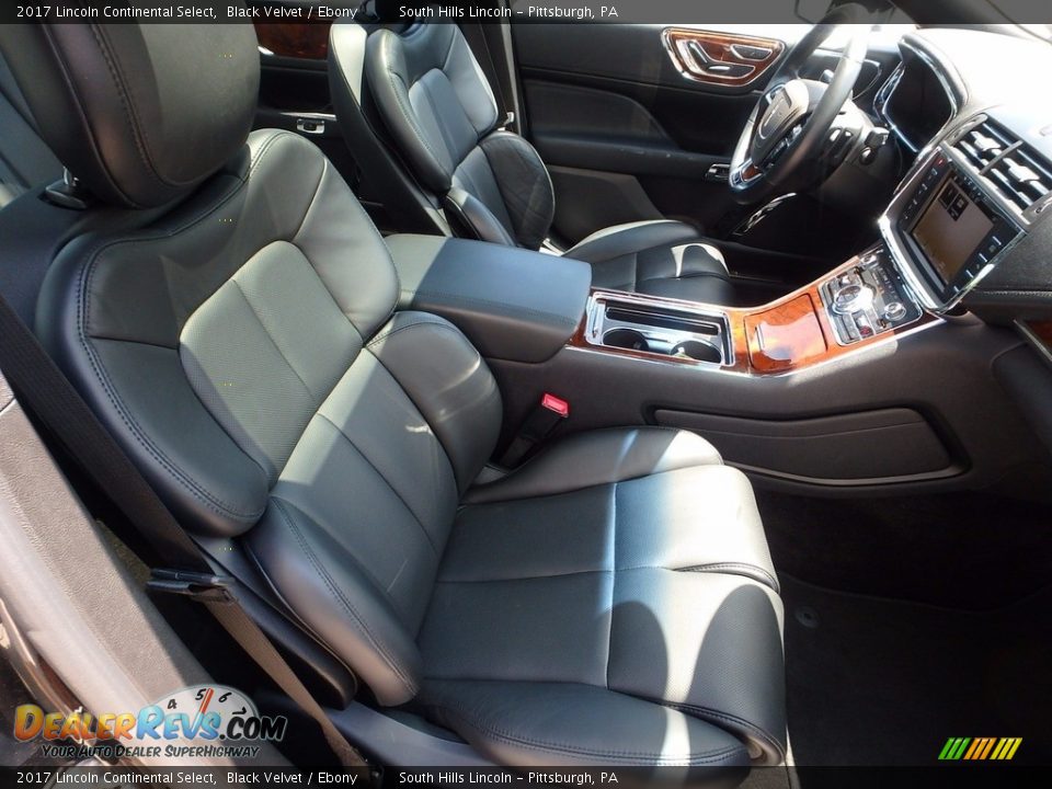 Front Seat of 2017 Lincoln Continental Select Photo #11