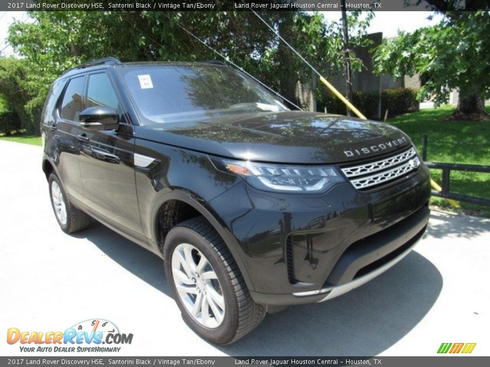 Front 3/4 View of 2017 Land Rover Discovery HSE Photo #2