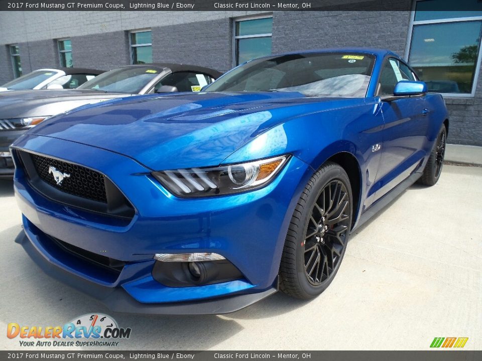 Front 3/4 View of 2017 Ford Mustang GT Premium Coupe Photo #1