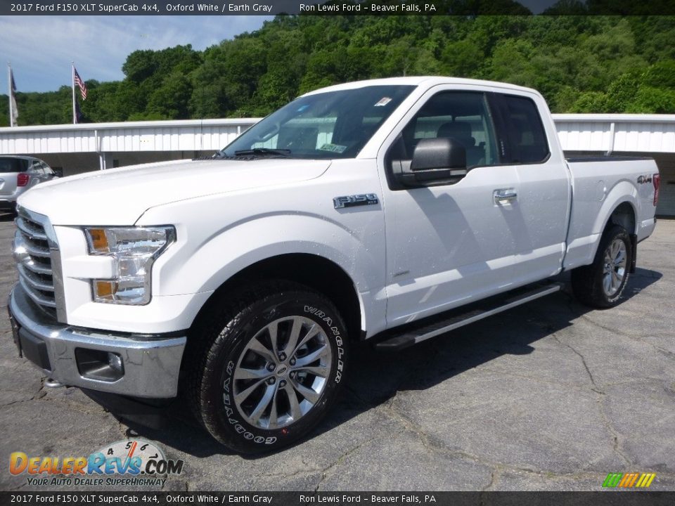 Front 3/4 View of 2017 Ford F150 XLT SuperCab 4x4 Photo #6