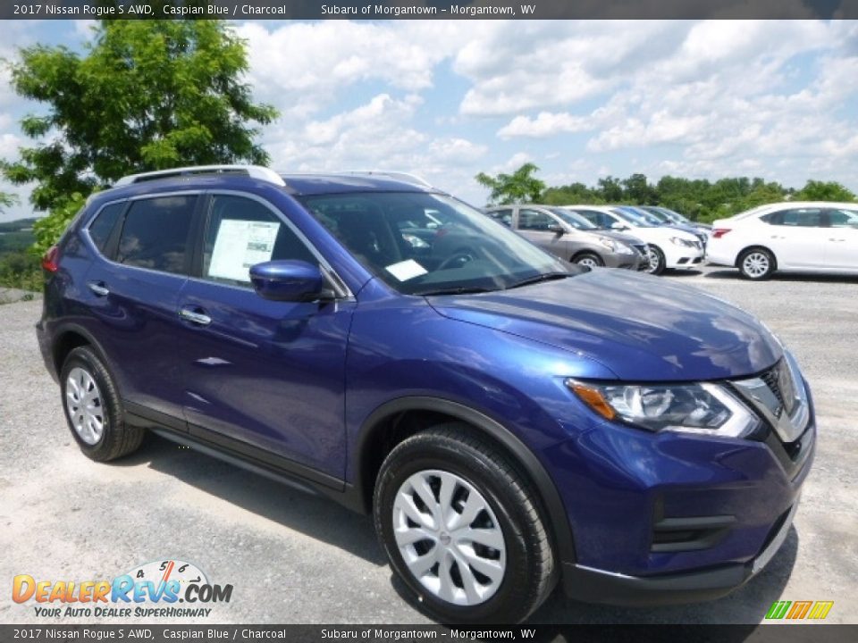 Front 3/4 View of 2017 Nissan Rogue S AWD Photo #1