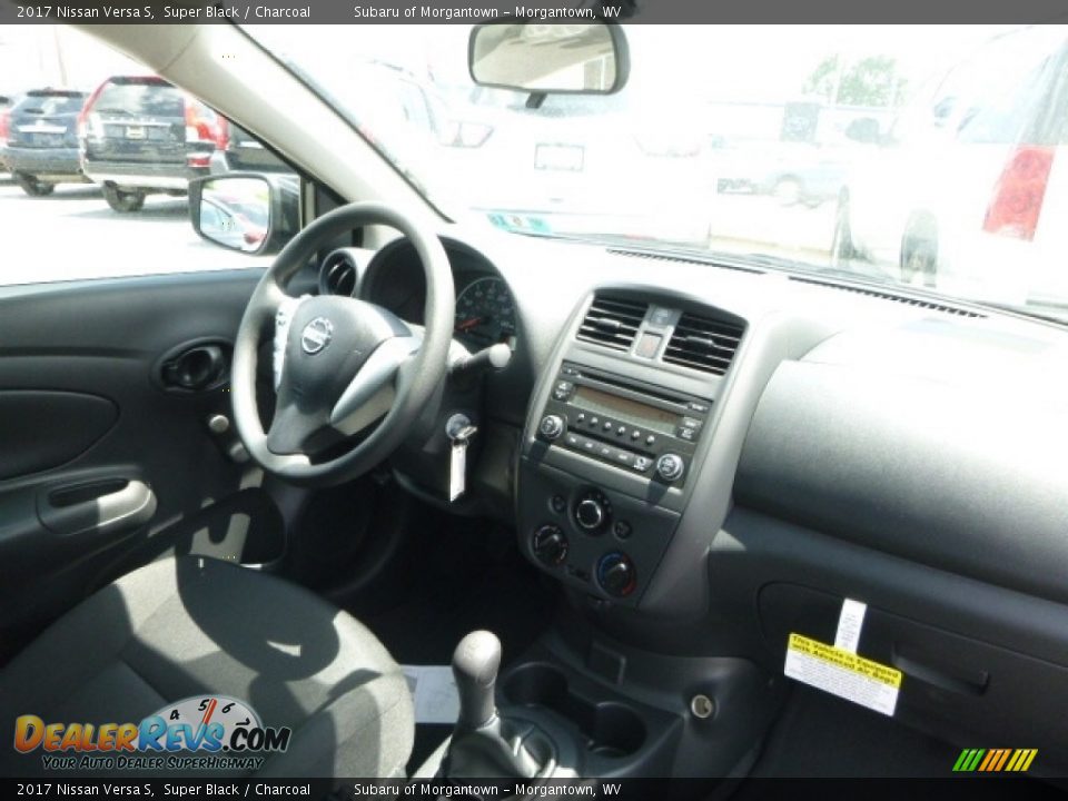 2017 Nissan Versa S Super Black / Charcoal Photo #12