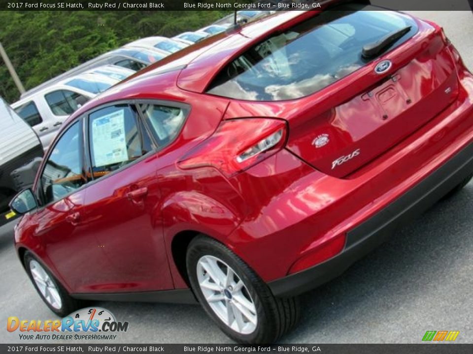 2017 Ford Focus SE Hatch Ruby Red / Charcoal Black Photo #34