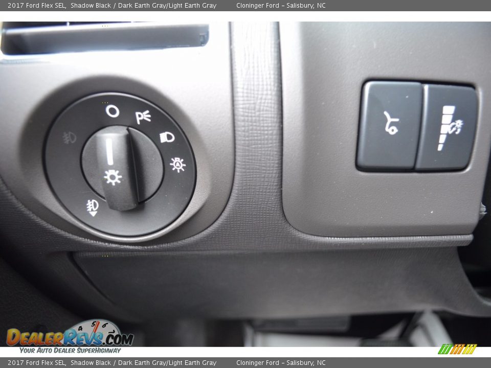 Controls of 2017 Ford Flex SEL Photo #20