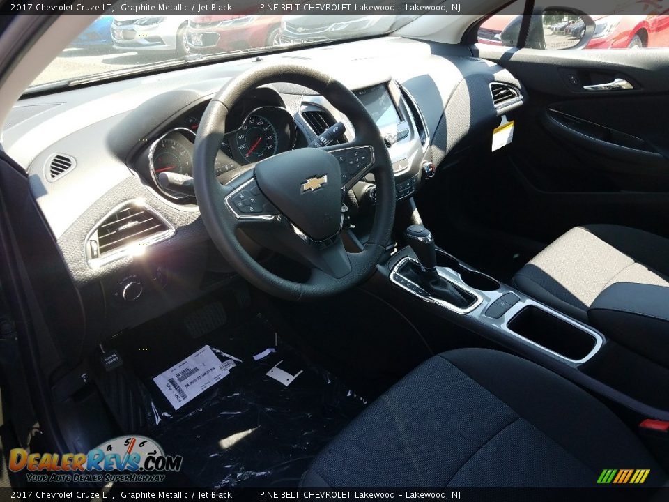 2017 Chevrolet Cruze LT Graphite Metallic / Jet Black Photo #7
