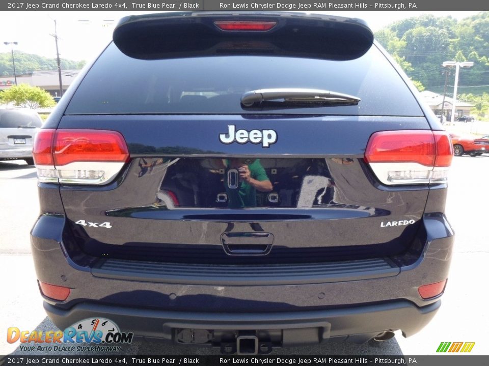 2017 Jeep Grand Cherokee Laredo 4x4 True Blue Pearl / Black Photo #4