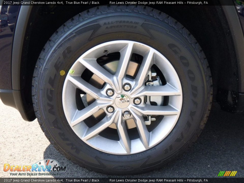 2017 Jeep Grand Cherokee Laredo 4x4 True Blue Pearl / Black Photo #11
