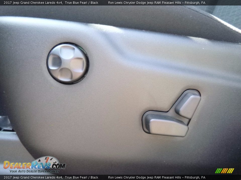 2017 Jeep Grand Cherokee Laredo 4x4 True Blue Pearl / Black Photo #17